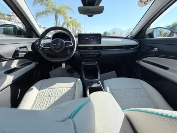 Car image 23