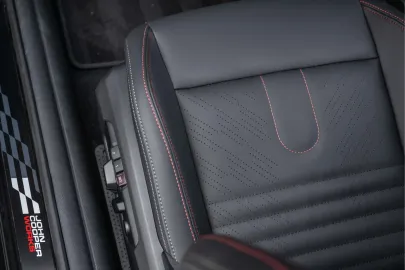 Car image 40