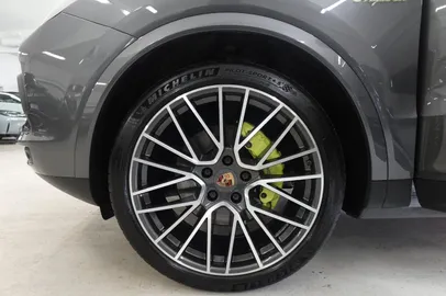 Car image 27