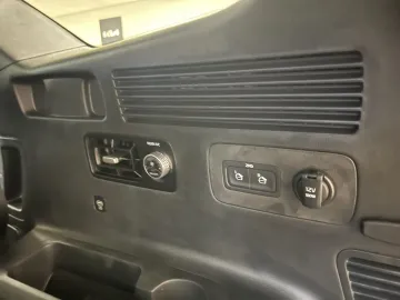 Car image 38