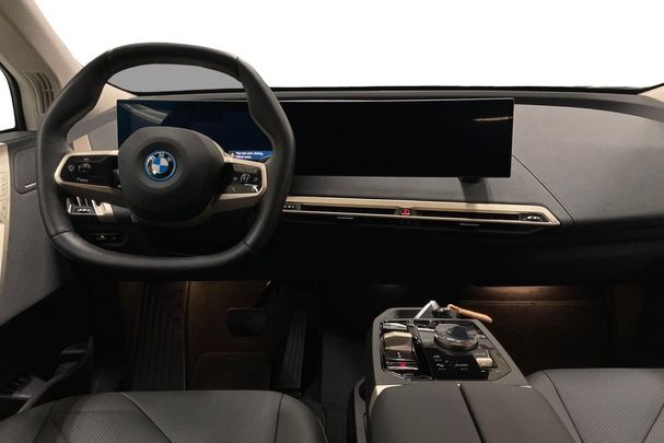 BMW iX xDrive40 241 kW image number 8