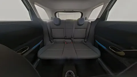 Car image 26