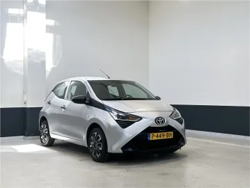 Car image 2
