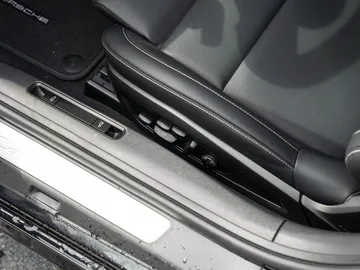 Car image 37