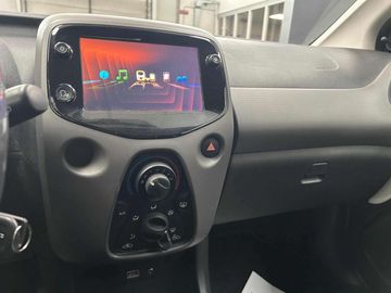 Car image 16