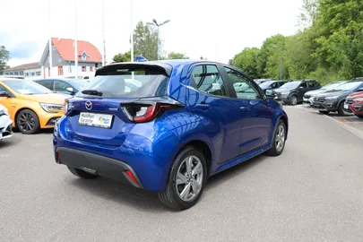 Car image 4