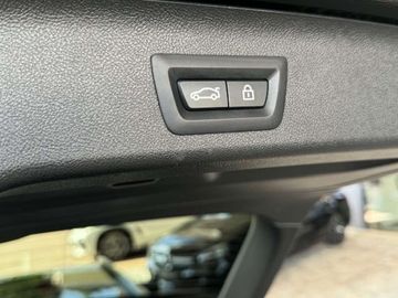 Car image 36