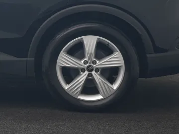 Car image 40