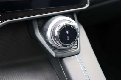 Car image 37