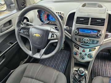 Car image 12