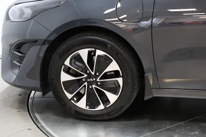 Car image 27