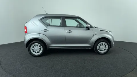 Car image 4