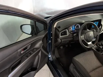 Car image 17