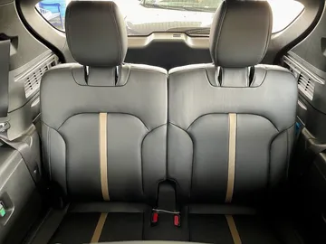Car image 25