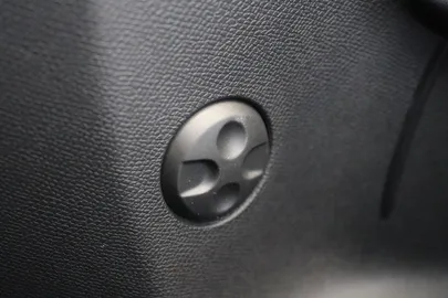 Car image 43