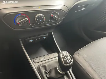 Car image 19