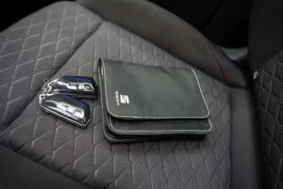 Car image 40