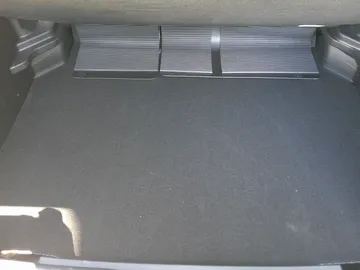 Car image 32