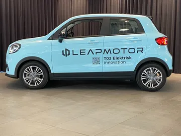 Car image 5