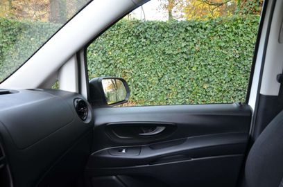 Car image 37