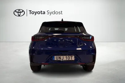 Car image 4