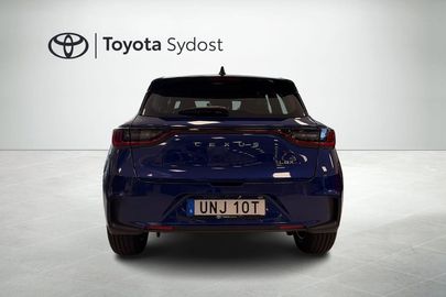 Car image 4