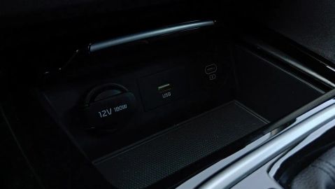 Car image 30