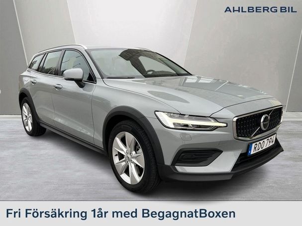 Volvo V60 Cross Country AWD B4 147 kW image number 2