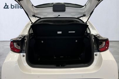 Car image 12