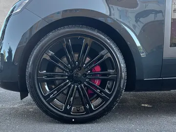 Car image 9