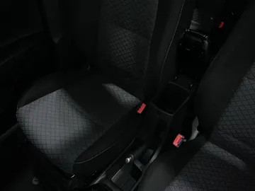 Car image 24