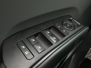 Car image 32