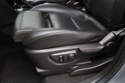 Car image 28