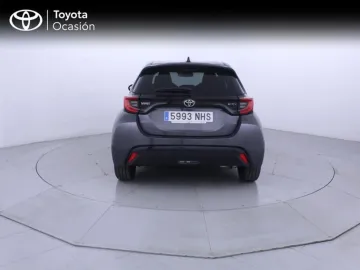 Car image 4