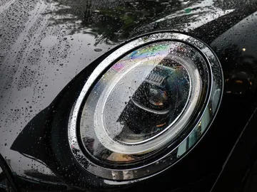 Car image 28