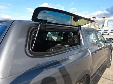 Car image 28