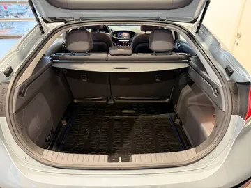 Car image 26
