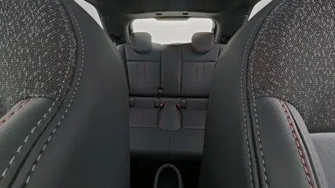 Car image 25