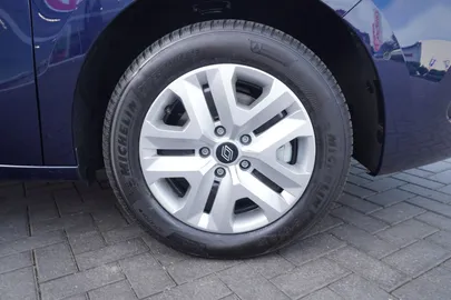 Car image 37