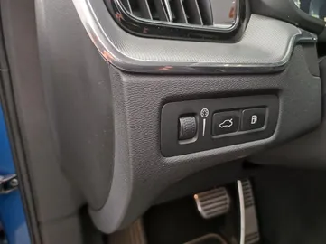 Car image 34