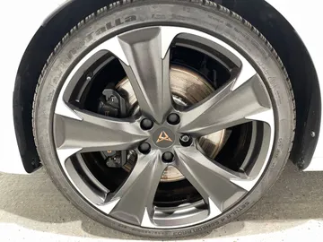 Car image 25