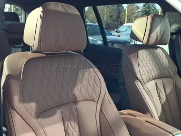 Car image 32