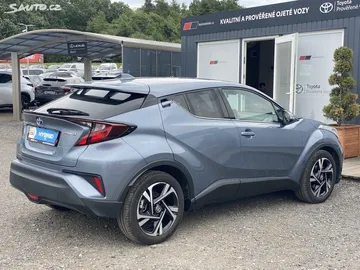 Car image 4