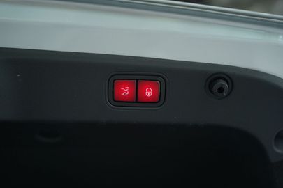 Car image 35