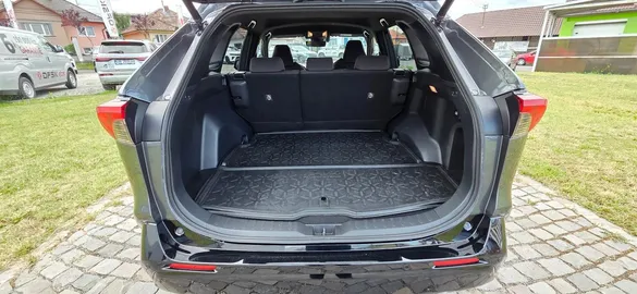 Car image 34