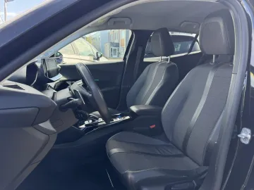 Car image 28