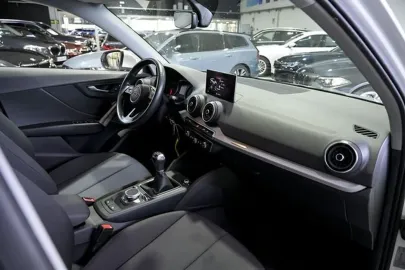 Car image 32