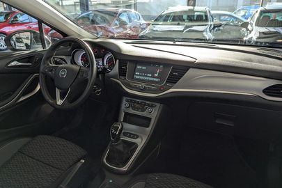 Car image 9