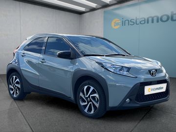 Car image 2