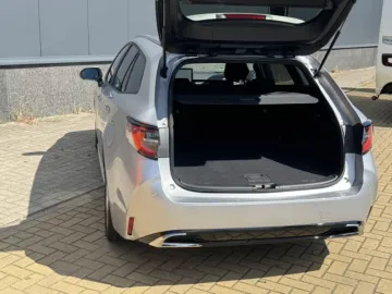Car image 22